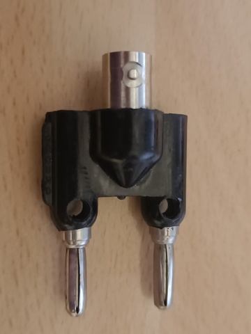 BNC+socket_to_2_banana_plugs=0045.jpg