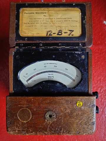 Voltmeter_Portable_Standard=0764.jpg